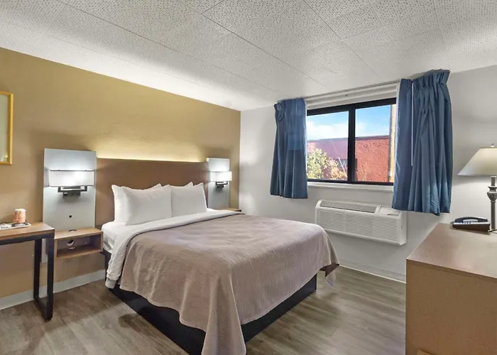 Quality Inn & Suites Green Bay Downtown