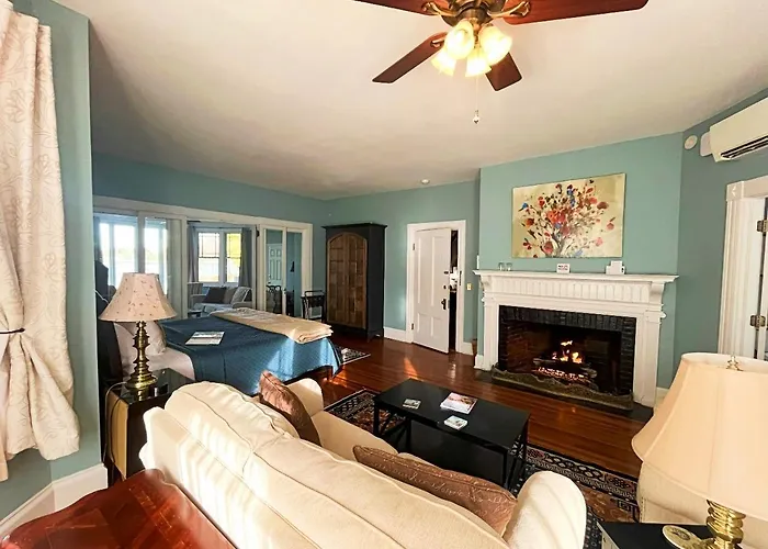 Saltair Inn Waterfront B&B