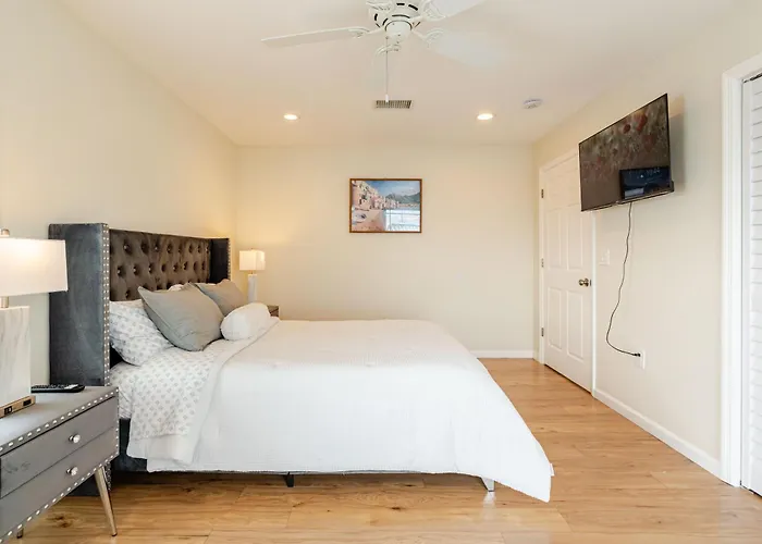 Luxury 2Br Oceanfront Condo With Rooftop Patio, 2 Minute Walk To The Beach!