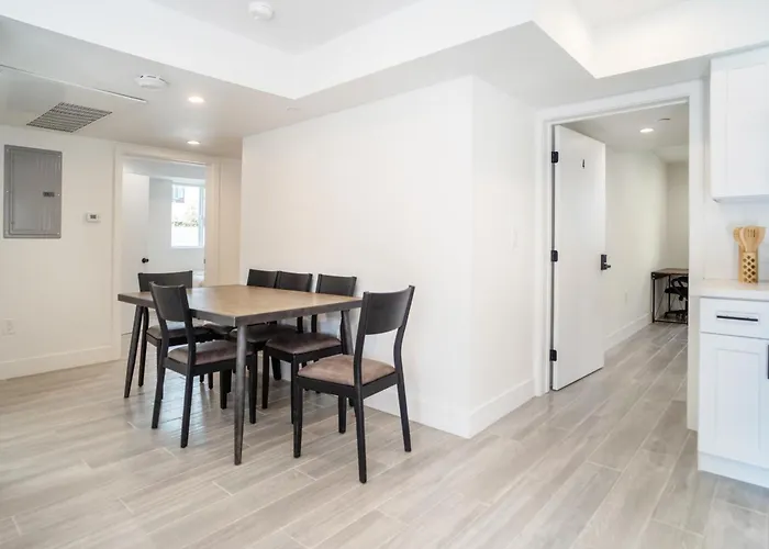 Cozy La Retreat Near Usc Steps To Koreatown & Downtown