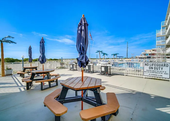 Walk To Shore: Wildwood Crest Studio W/ Pool View!