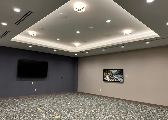 La Quinta Inn And Suites By Wyndham Lincoln