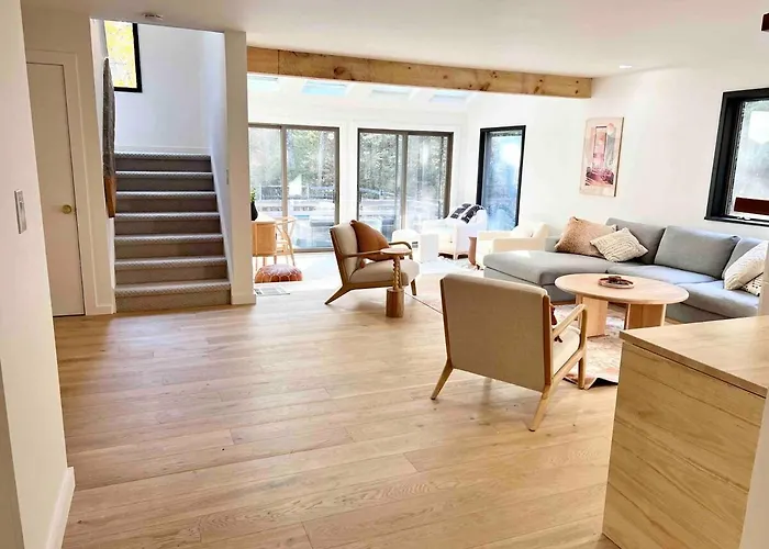 Luxury Woodstock Retreat Hot Tub Heated Pool