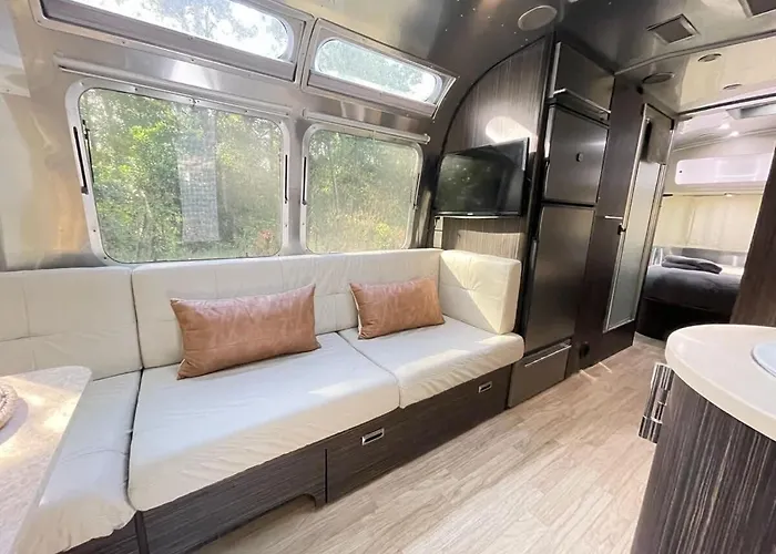 Silver Belle Airstream Glamper Near Tybee & City