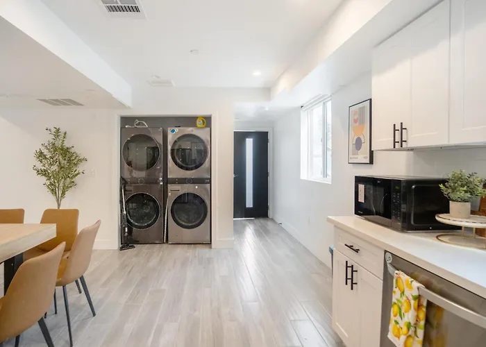 Cozy Urban Retreat Near Downtown La & Usc - Private Room With Shared Living Room And Kitchen