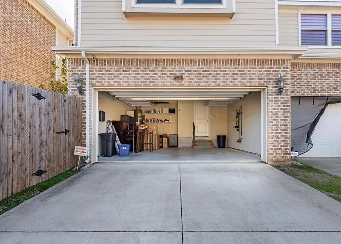 Bright And Spacious 3 Bedroom Townhome, Minutes From Dfw Airport