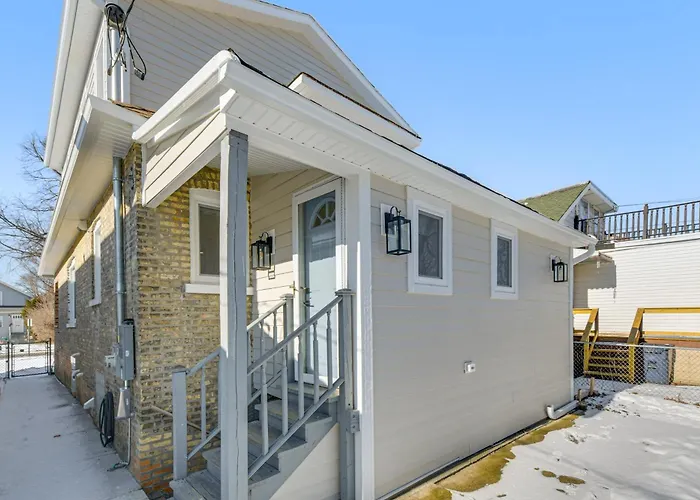 2 Mi To Northwestern: Updated Home W/ Game Room!