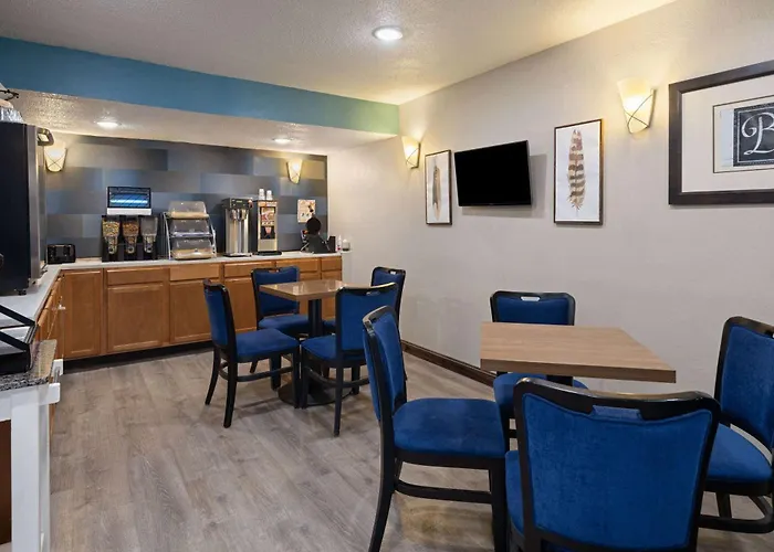 Days Inn & Suites By Wyndham Kokomo