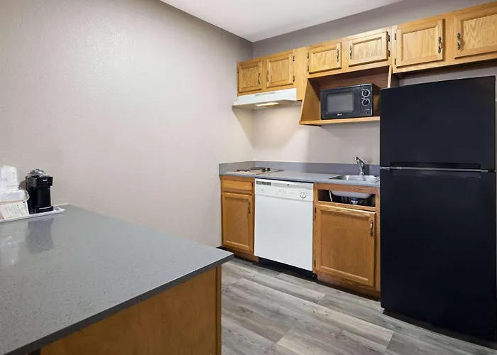 Days Inn & Suites By Wyndham Kokomo