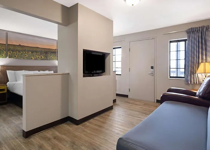 Days Inn & Suites By Wyndham Kokomo