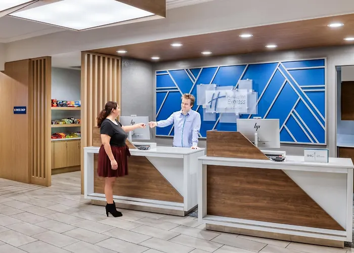 Holiday Inn Express & Suites - Green Bay East By Ihg