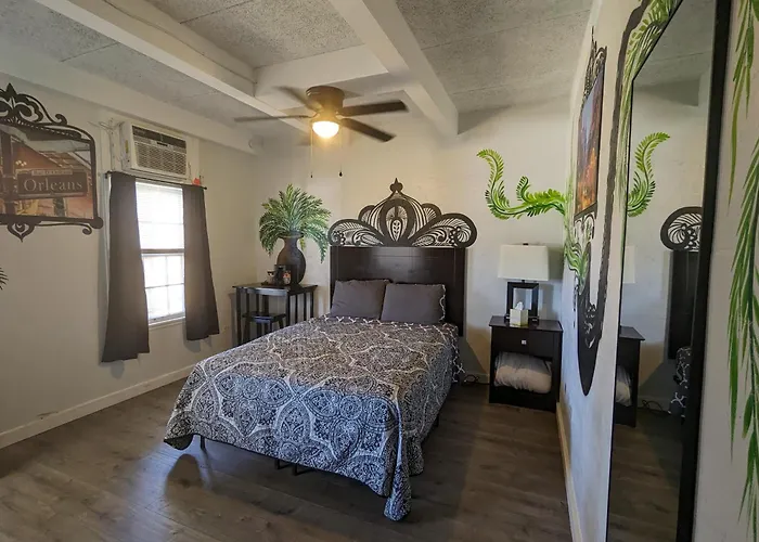 Riverboat Inn & Suites