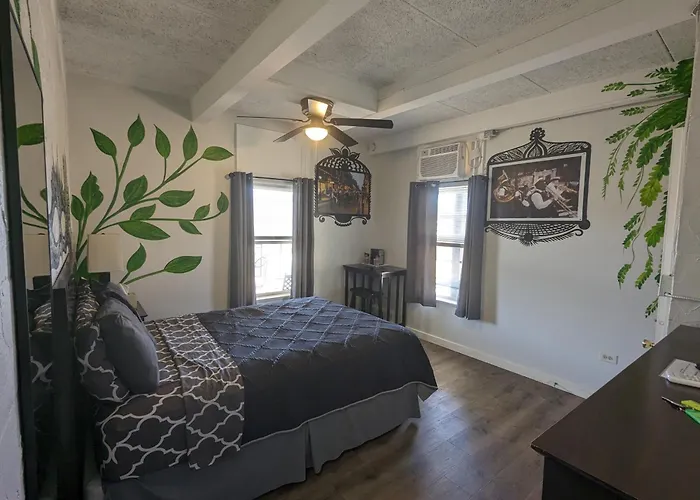 Riverboat Inn & Suites