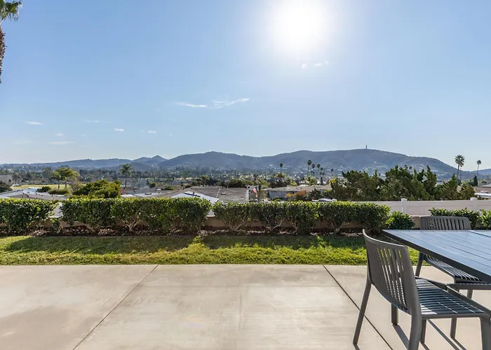 Modern Escape W Mountain Views, Walk To Lake, Golf, Resort, Dining