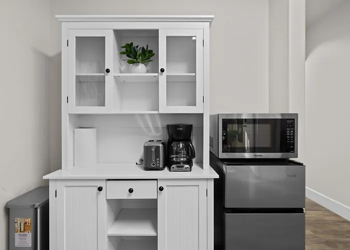 Chic & Cozy Room, Unique Design, Shared Amenities Near Cofi And Lake Lowell