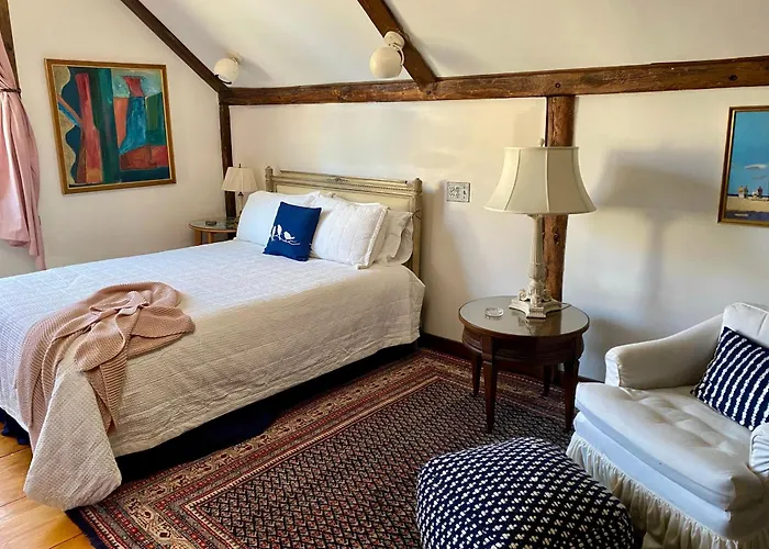 Charming 4Br Colonial Close To Downtown