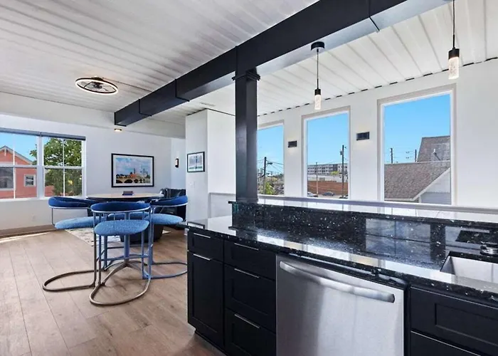 Indy Stadium Villas 711 T