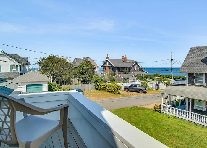 Steps To Inkwell Beach: Victorian Home!