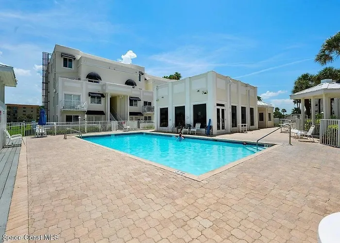 Enchanting 2-Bedroom Ground Floor Beach Condo At Cape Canaveral Wifi & Ac