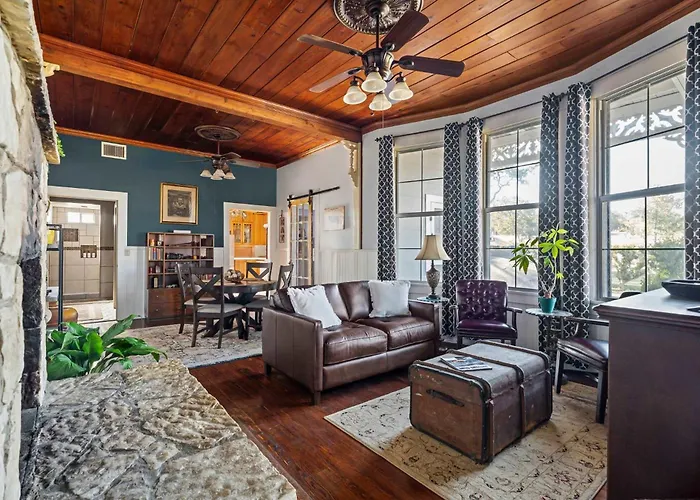 Historic 1Br Farmhouse - Firepit - Mountain Views