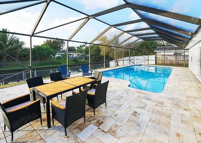 Newly Renovated Coconut Creek Home With Pool And Billiards