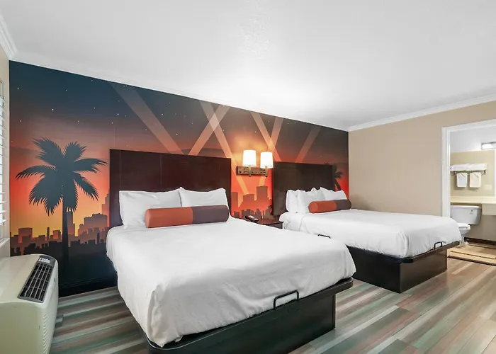Santa Clarita Motel - Near Six Flags Magic Mountain - Valencia