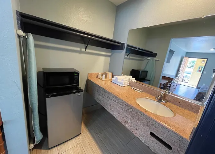 Travelers Inn