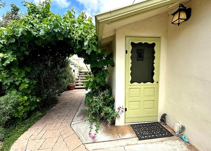 Couples Cottage L Steps To Downtown