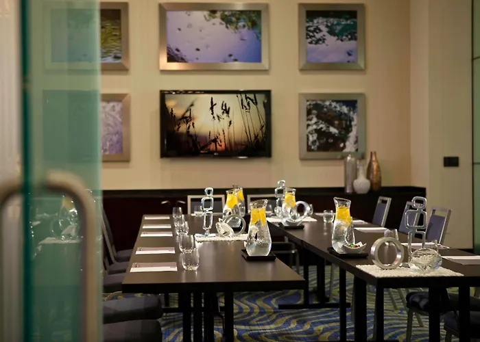 Renaissance Arlington Capital View Hotel