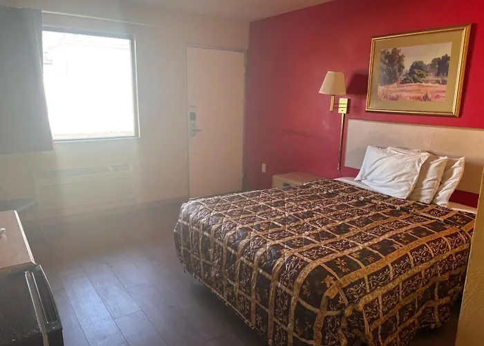 Economy Inn & Suites