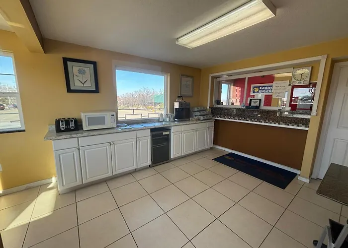 Economy Inn & Suites