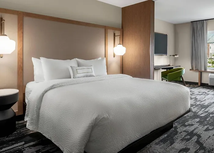 Fairfield Inn & Suites By Marriott Milwaukee West