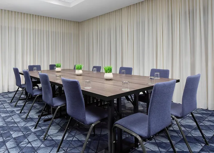 Courtyard By Marriott Lansing Downtown