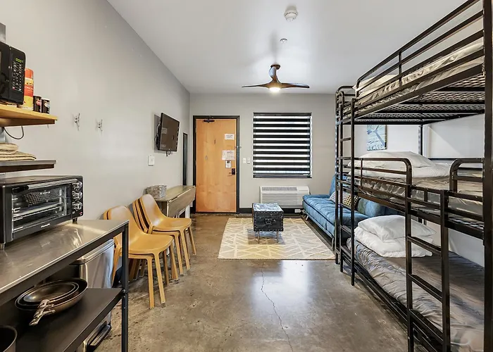 Pet And Family Friendly First Floor Group Suite
