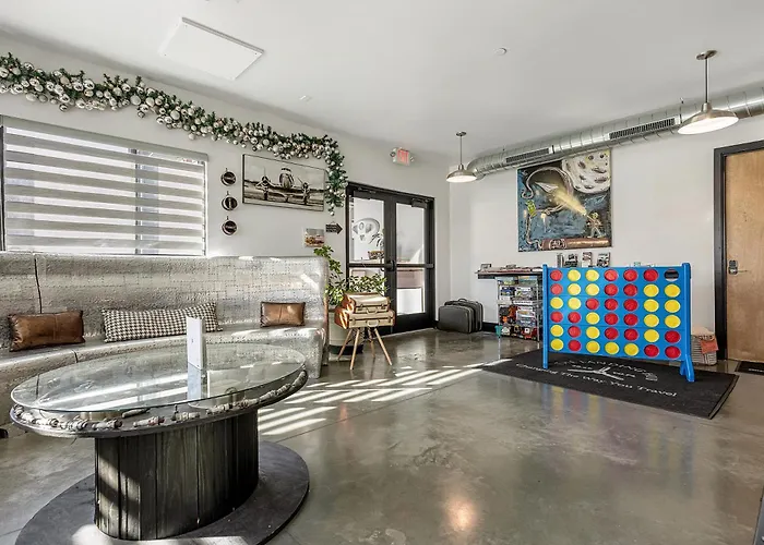Pet And Family Friendly Group Suite For 5