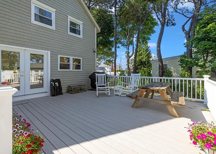 Steps To Pine Point Beach, 3Br, Fire Pit & Porch