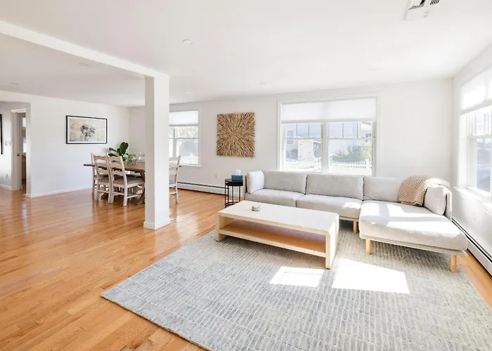 Steps To Pine Point Beach, 3Br, Fire Pit & Porch