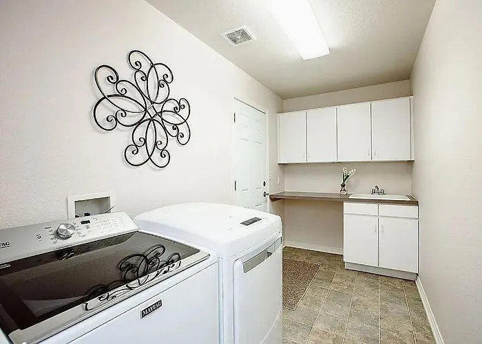 Tiller House - Green Room