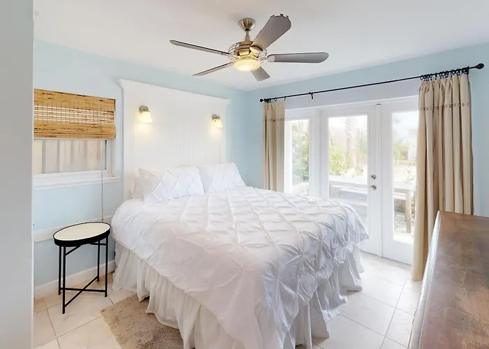 Best Beach Cottage Two Gorgeous Ocean Views - Renovated Like Pottery Barn - Beach Steps Away