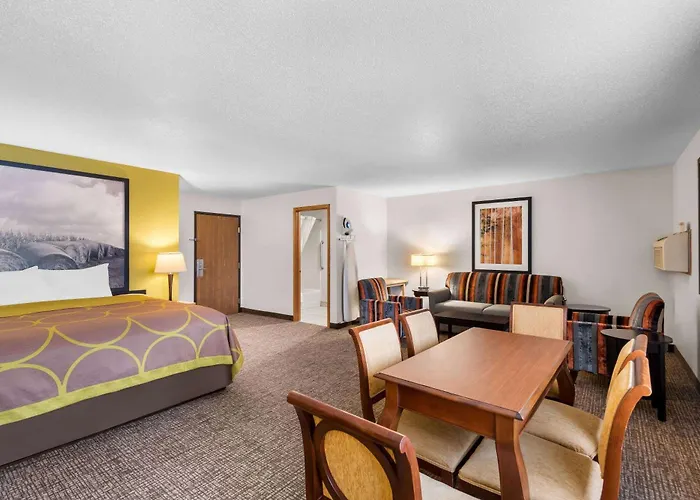 Super 8 By Wyndham Oelwein