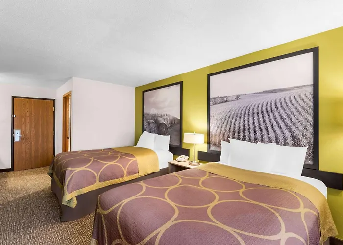 Super 8 By Wyndham Oelwein