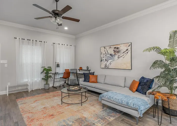 Luxe, Central, & Contemporary - A Modern Utopia! Tv In Each Room