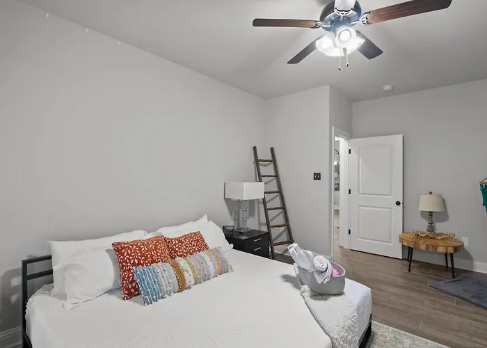 Zen House, A Peaceful Sanctuary In Shreveport, La! Tv In Each Room
