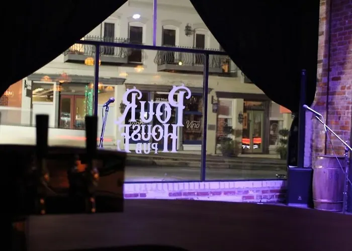 Downtown Loft - Above Bull & Barrel & Close To Georgia Southern