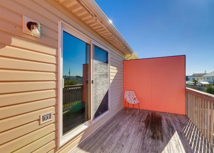 Walk To Atlantic Beach: Townhome W/ Patio!