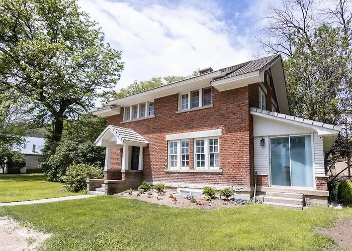 Charming Home, 9 Beds, Home Gym
