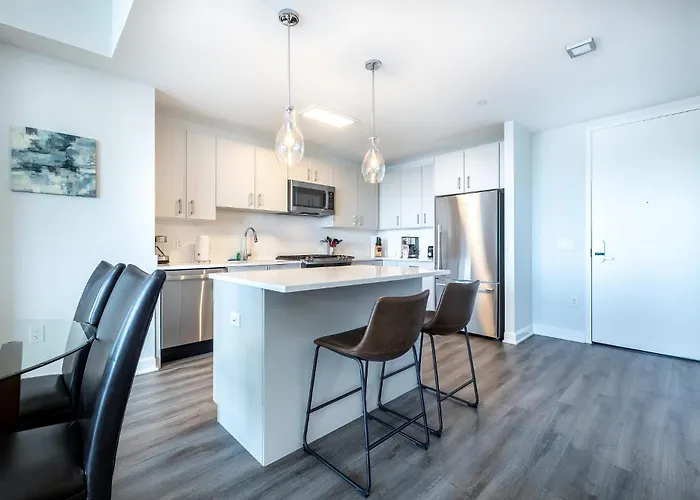 Luxury 2 Bedroom Apt With Gym