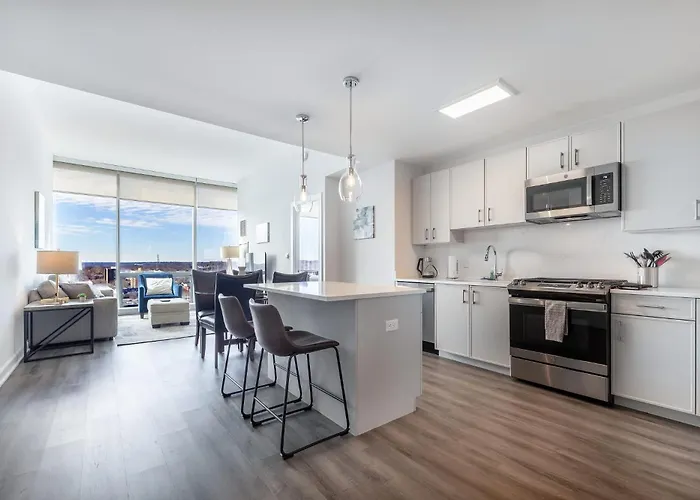 Luxury 2 Bedroom Apt With Gym