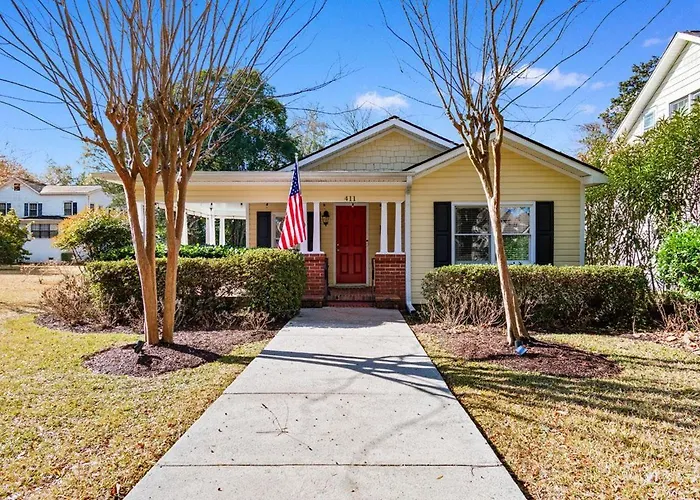 The Red Door House In Historic Georgetown