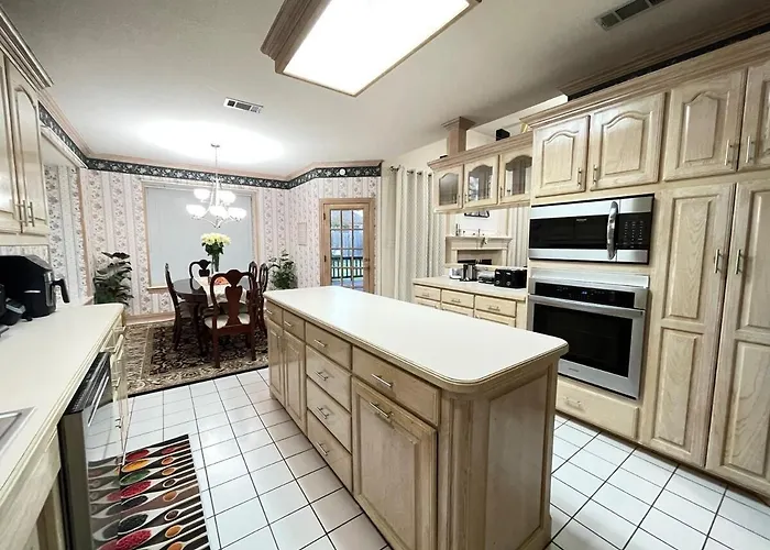 Charming 3-Bedroom House Near At&T Stadium, Six Flag, Dfw Airport